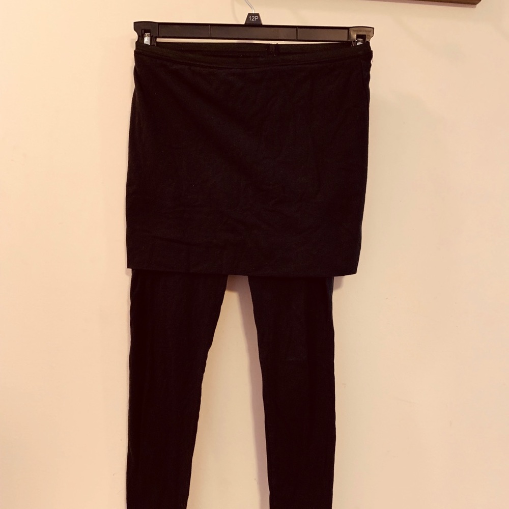 Plain black leggings